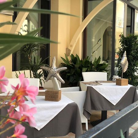 Hotel La Conchiglia Bellaria-Igea Marina Bagian luar foto