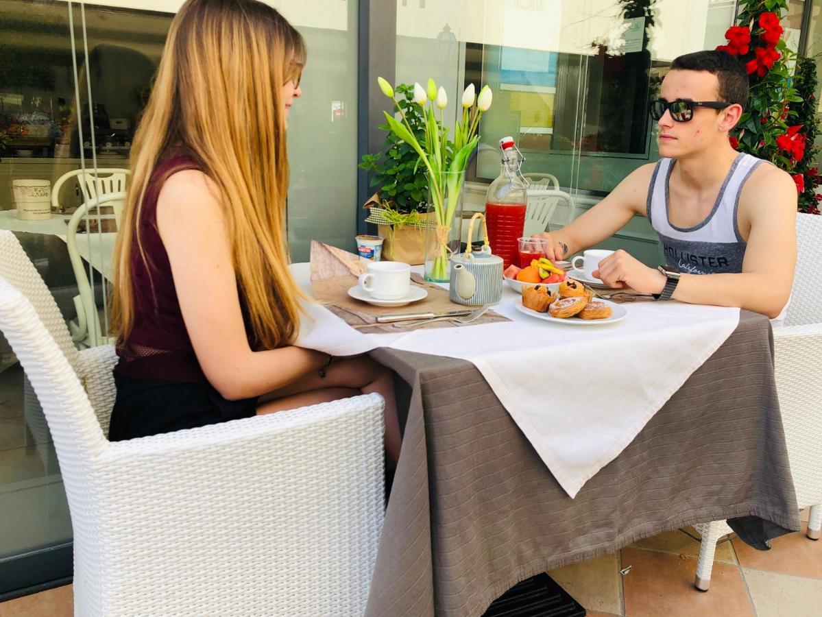 Hotel La Conchiglia Bellaria-Igea Marina Bagian luar foto
