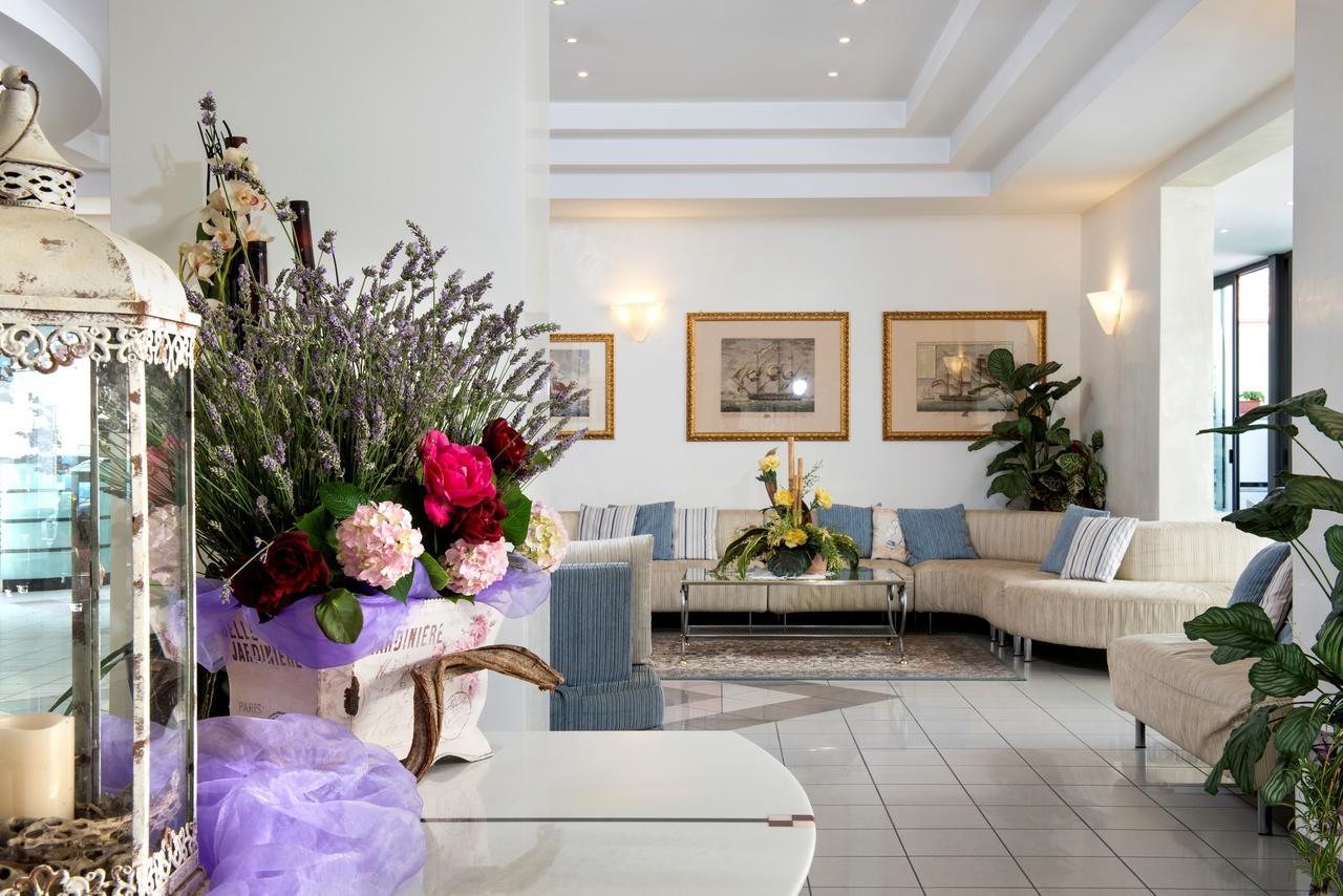 Hotel La Conchiglia Bellaria-Igea Marina Bagian luar foto