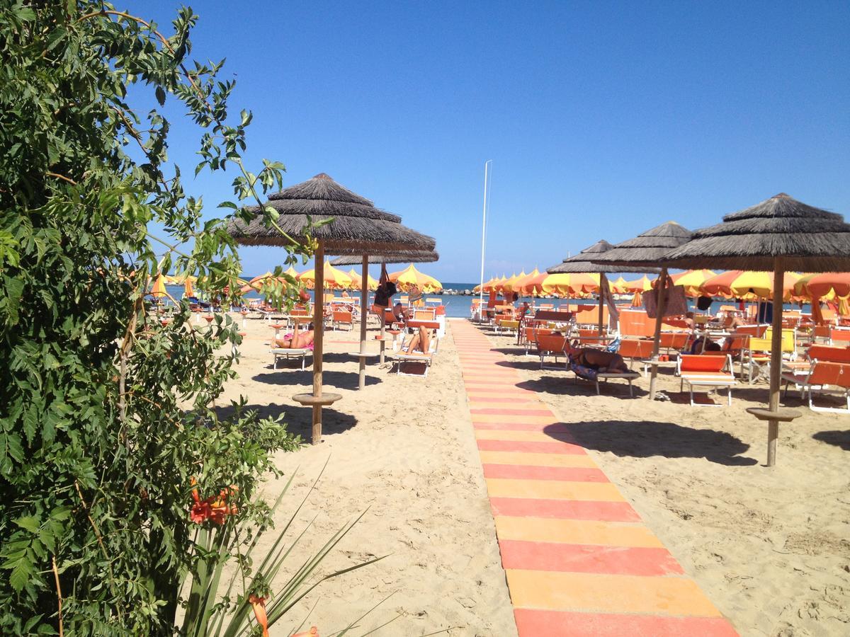 Hotel La Conchiglia Bellaria-Igea Marina Bagian luar foto