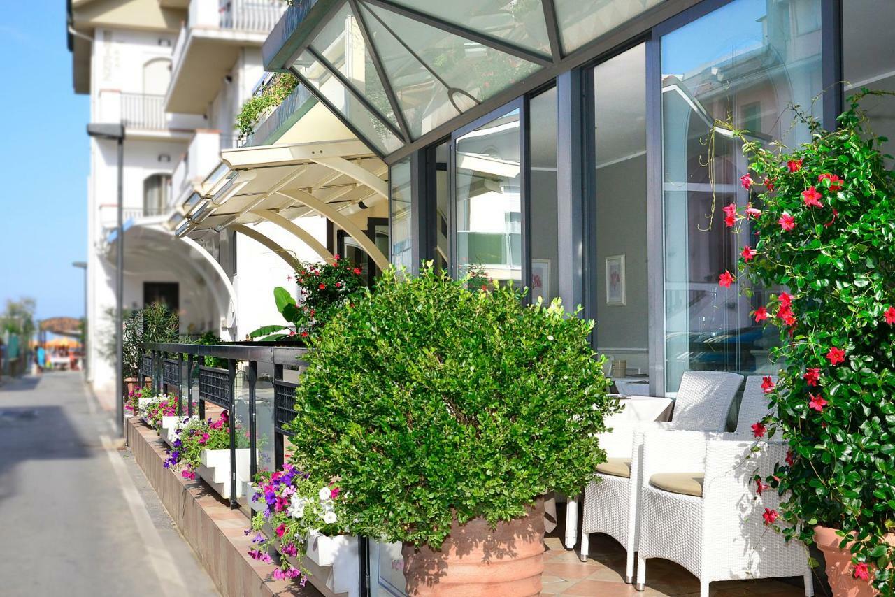 Hotel La Conchiglia Bellaria-Igea Marina Bagian luar foto